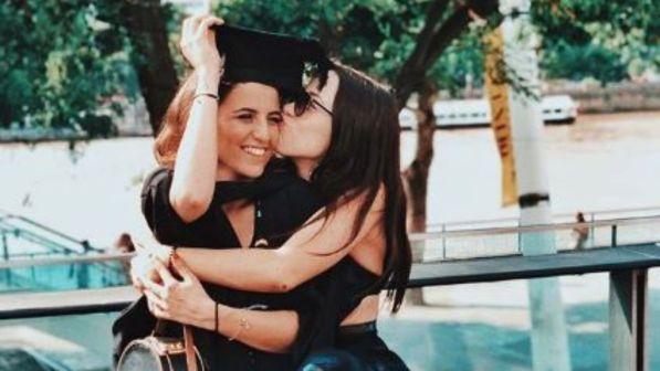 Sara Daniele si è laureata: le Ramazzotti in festa