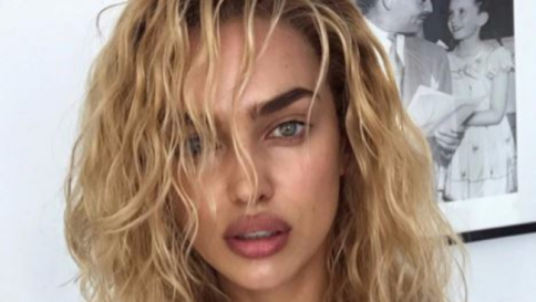 Irina Shayk, meglio bionda o mora?