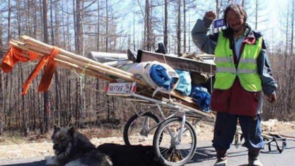 Russia, internato in manicomio lo sciamano "guerriero" che attraversava a piedi il Paese per cacciare Putin