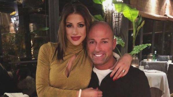 Stefano Bettarini spegne 46 candeline con la sua Nicoletta in braccio