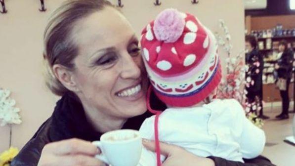 Annalisa Minetti, attacco social: “Sei cieca, non dovevi fare figli"