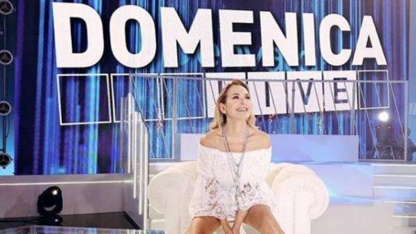 Domenica Live: Barbara d’Urso intervista Samantha Markle, sorella di Meghan