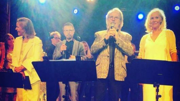 Mamma mia! Gli Abba cantano insieme per una sera in occasione del loro 50mo anniversario