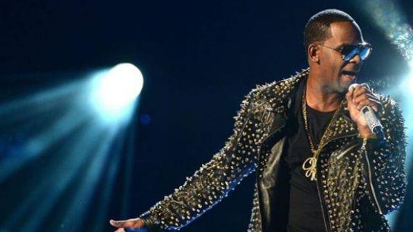 R. Kelly arrestato nuovamente a Chicago: per lui accuse di pedopornografia