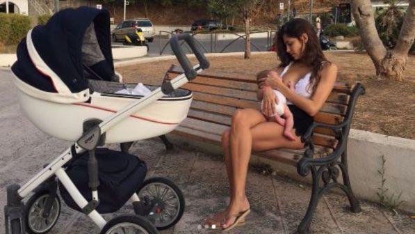 Ariadna Romero Mamma In Formissima Allatta Sulla Panchina Tgcom24
