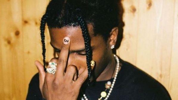 Il rapper A$AP Rocky arrestato per rissa in Svezia: "Nella sua cella feci e condizioni disumane..."