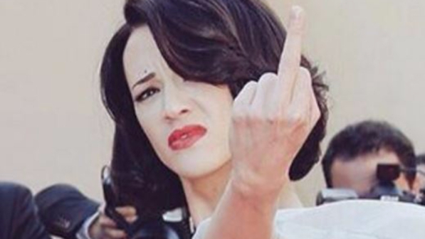 Asia Argento spara a zero sugli uomini: "A letto molto meglio le donne... "