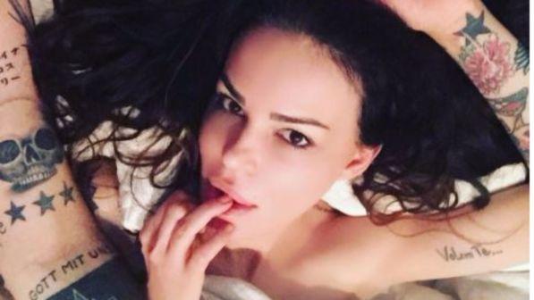 Nina Moric contro tutti: "Ma con Belen ho esagerato quando l'ho chiamata trans"