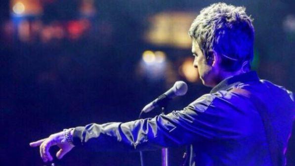 Noel Gallagher riapre la Manchester Arena in lacrime