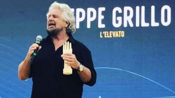 Grillo: "Dovremmo togliere i poteri al Capo dello Stato"
