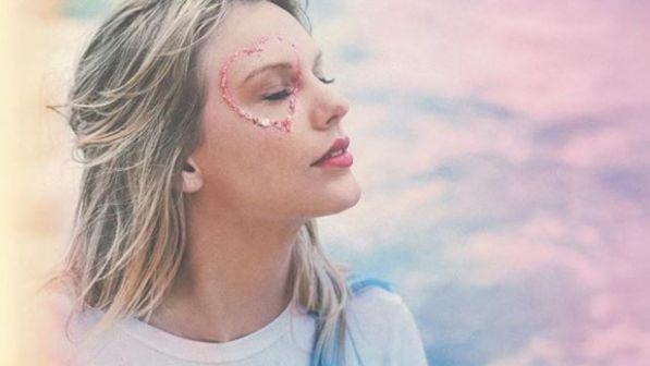 Taylor Swift è arrivato "Lover": tributo country-pop all'amore e alla sua love story con Joe Alwyn