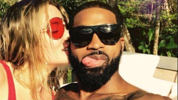 Khloé Kardashian (dopo Kylie e Kim) è in dolce attesa: tris di bebè