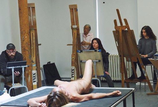 Iggy Pop, modello nudo per gli studenti dell'Accademia di New York