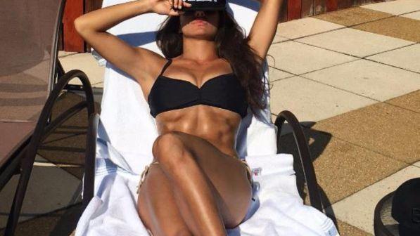 Elena d'Amario, quanto è sexy in vacanza senza... Amici