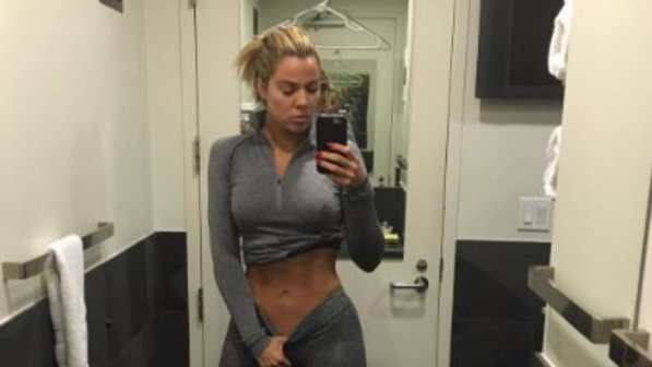 Khloe Kardashian, elogio di Photoshop: "Ho avuto un tragico incidente..."