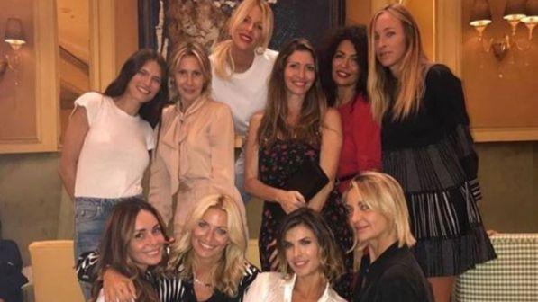 Alessia Marcuzzi, Elisabetta Canalis, Federica Fontana & C. a cena: si parla di... vibratori!