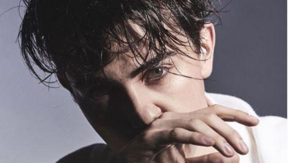 Michele Bravi torna a parlare dopo l'incidente: "Sto cercando di costruire la realtà"