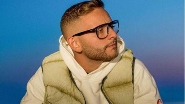 Rocco Hunt ci ripensa: "Non mi ritiro e adesso uscirà il mio album". E in Rete fioccano le critiche