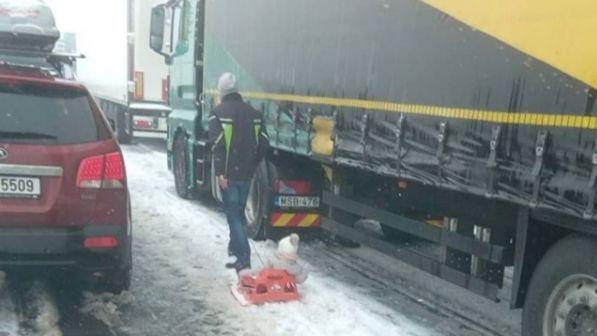 Caos neve in Alto Adige, chiuse Autobrennero e strade statali