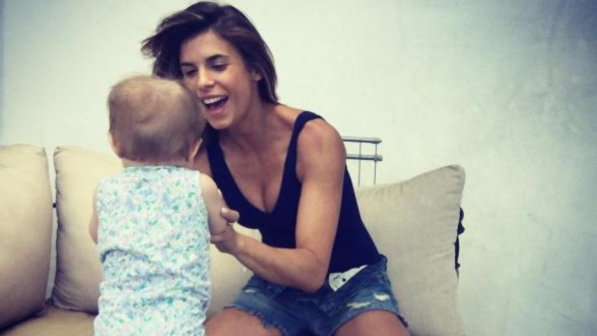 Elisabetta Canalis, super scatenata con la piccola Skyler Eva