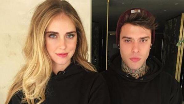 Fedez-Chiara Ferragni, uniti da... una felpa. Primo scatto insieme sui social e il gossip si scatena