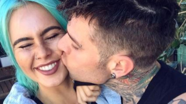 Fedez è "cotto"... 25 ore di volo per vedere la sua fata turchina