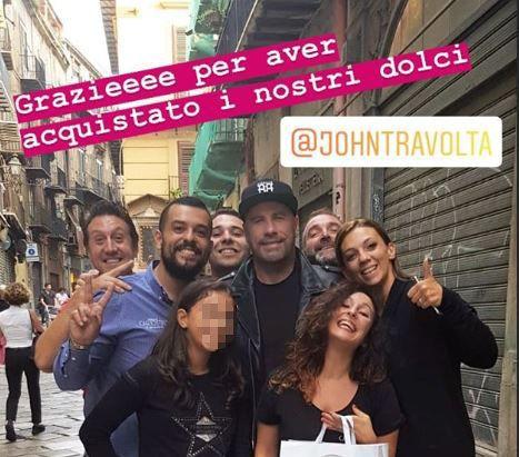 John Travolta stregato dai cannoli siciliani