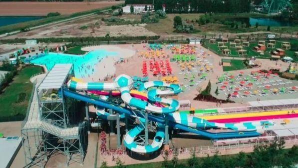 Bimbo morto in una piscina di Mirabilandia, indagata la madre