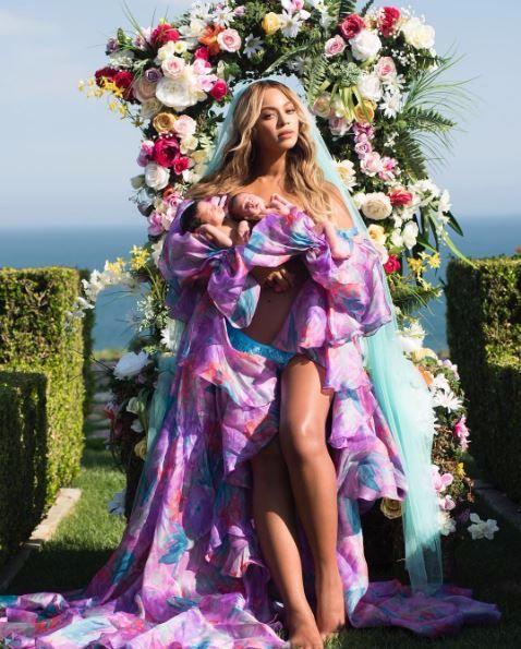Beyoncé presenta Rumi e Sir, prima foto social