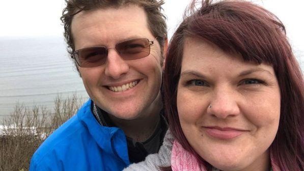 North Carolina, papà gioca sulla riva del mare con i figli: un'onda lo uccide