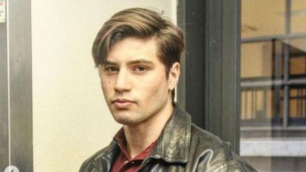 Aggressione a Bettarini, uno dei condannati evade dai domiciliari: preso