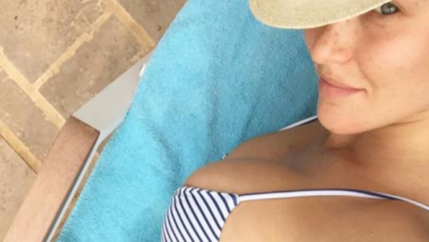 Bar Refaeli, primo pancino al sole