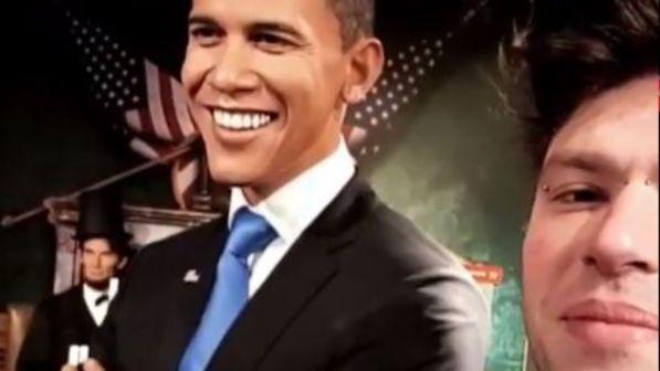 Obama rifiuta il selfie con Fedez e la Mannoia approva: "Ha fatto bene"
