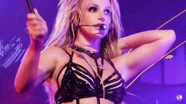 Britney Spears è giallo sulla sua salute: "Potrebbe non esibirsi mai più"