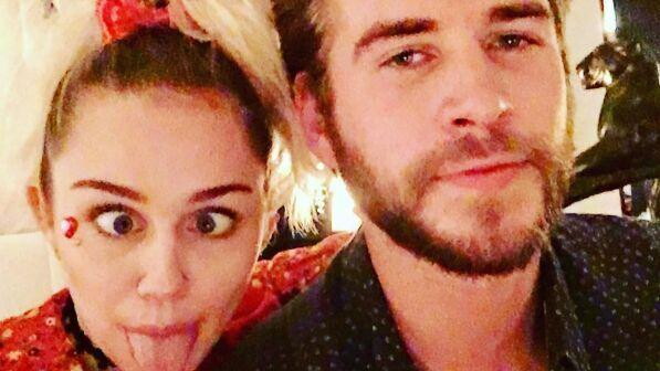 Miley Cyrus rivela: "Licenziata da 'Hotel Transilvania' per la torta a forma di pene per Liam Hemsworth"