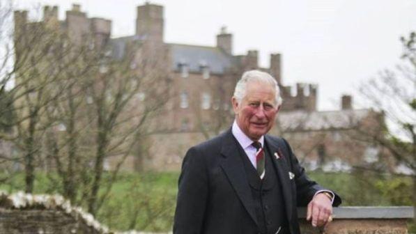 Il principe Carlo apre un B&B in Scozia, nel granaio del castello