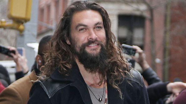 Jason Momoa, l'attore confessa: "Il problema di Aquaman? Andare in bagno"