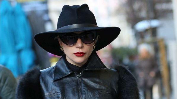 Dramma Lady Gaga: nuovo stop per i fortissimi dolori, annullati 10 concerti