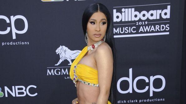 Cardi B vittima di molestie sessuali su un set fotografico