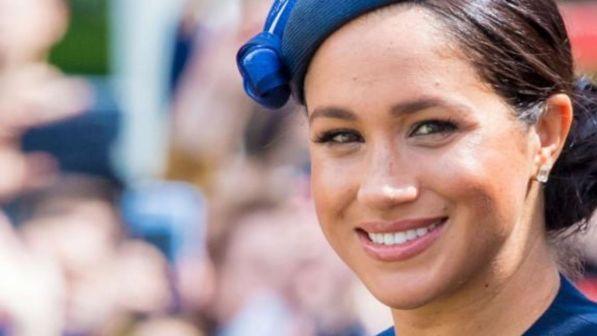 Meghan Markle vola a New York e scatena le polemiche