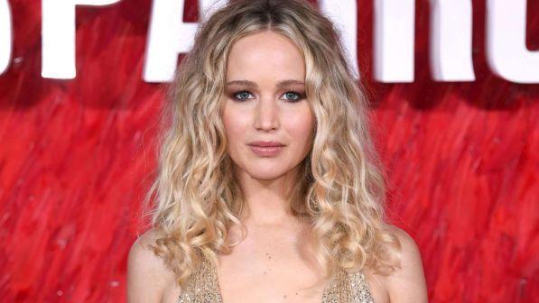 Jennifer Lawrence, un nudo imbarazzante...ma solo per gli altri