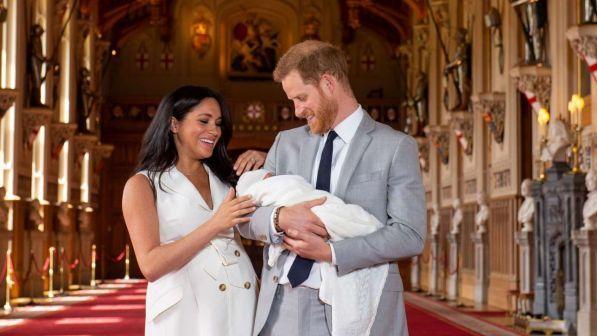 Royal Baby, cacciata dalla Bbc la star tv che ha twittato una foto di una scimmia