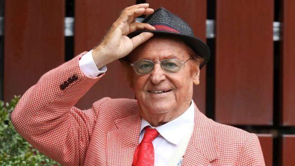 Renzo Arbore, un'operazione all'anca fa slittare il suo tour primaverile