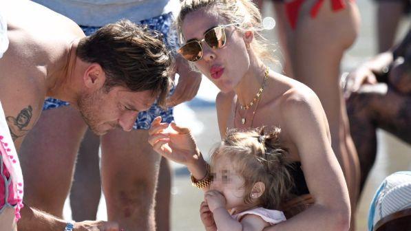 Francesco Totti papà modello e in casa comanda Chanel