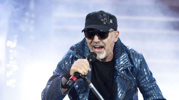 Vasco Rossi: "La beneficenza si fa in silenzio, ecco perché ho sempre detto no a Pavarotti"