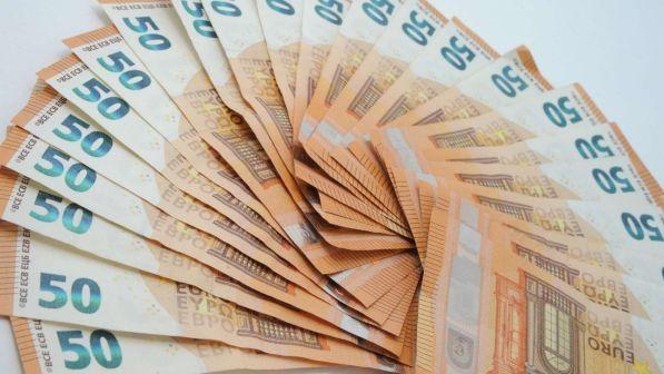 Istat, nel 2018 la spesa delle famiglie è stabile a 2.571 euro