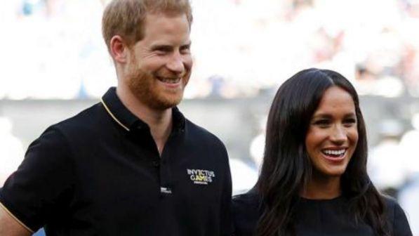 A Nizza con l'aereo privato, Harry e Meghan fanno infuriare i sudditi