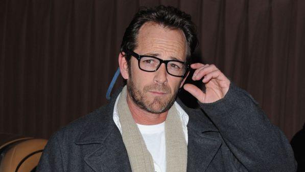 Luke Perry in ospedale, ricoverato d'urgenza per un ictus