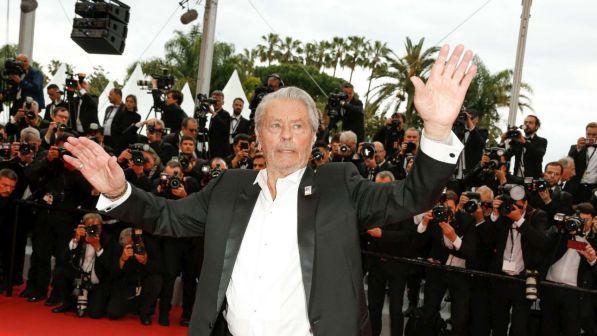 Alain Delon colpito da ictus, il figlio: "A riposo in una clinica svizzera"