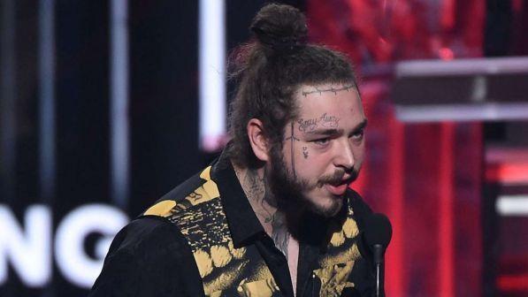 Post Malone, paura in volo: il suo aereo costretto ad un atterraggio d'emergenza